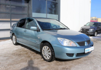 Подержанный автомобиль Mitsubishi Lancer Sedan 2005 года (7 фото)