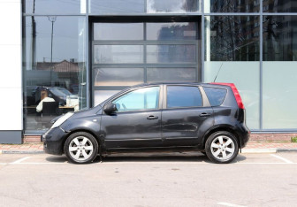 Подержанный автомобиль Nissan Note 2007 года (4 фото)