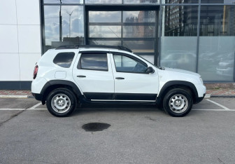 Подержанный автомобиль Renault Duster 2016 года (4 фото)