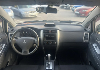 Подержанный автомобиль Suzuki Liana Wagon 2005 года (10 фото)