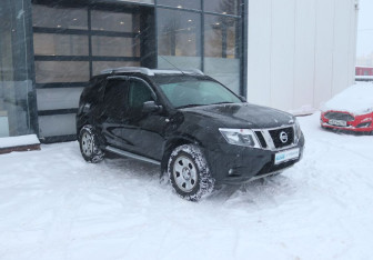 Подержанный автомобиль Nissan Terrano 2015 года (7 фото)
