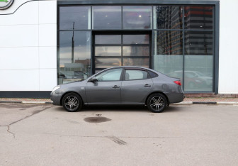Подержанный автомобиль Hyundai Elantra Sedan 2008 года (2 фото)