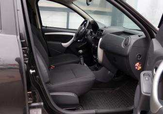 Подержанный автомобиль Nissan Terrano 2014 года (13 фото)