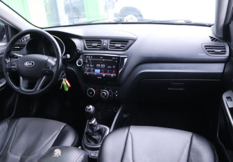 Подержанный автомобиль Kia Rio Sedan 2014 года (13 фото)