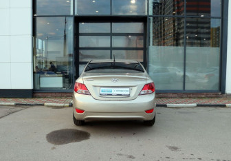Подержанный автомобиль Hyundai Solaris Sedan 2011 года (4 фото)