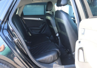 Подержанный автомобиль Audi A4 Sedan 2012 года (11 фото)