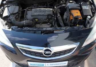 Подержанный автомобиль Opel Astra Hatchback 2011 года (14 фото)