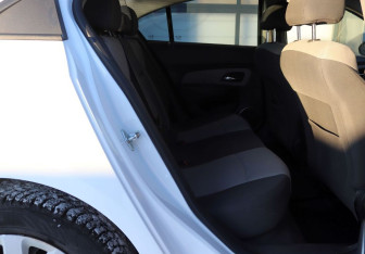 Подержанный автомобиль Chevrolet Cruze Sedan 2010 года (12 фото)