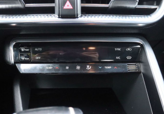 Подержанный автомобиль Kia K5 2021 года (19 фото)