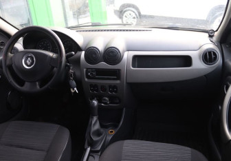 Подержанный автомобиль Renault Logan Sedan 2011 года (13 фото)