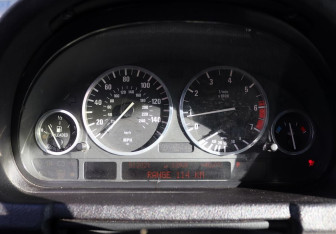 Подержанный автомобиль BMW X5 2001 года (17 фото)