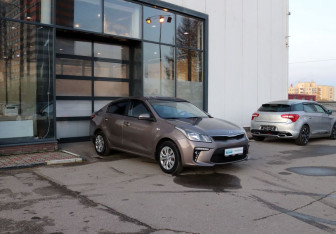 Подержанный автомобиль Kia Rio Sedan 2018 года (7 фото)