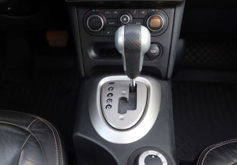 Подержанный автомобиль Nissan Qashqai 2011 года (16 фото)