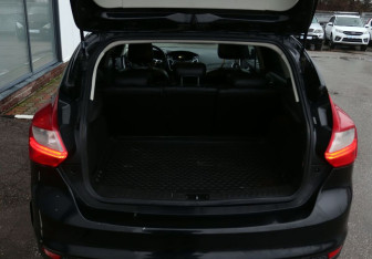 Подержанный автомобиль Ford Focus Hatchback 2012 года (11 фото)