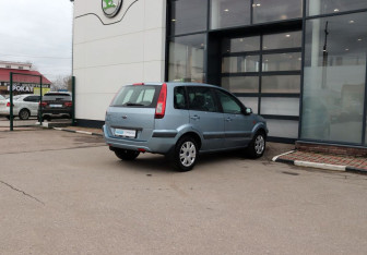 Подержанный автомобиль Ford Fusion 2007 года (5 фото)