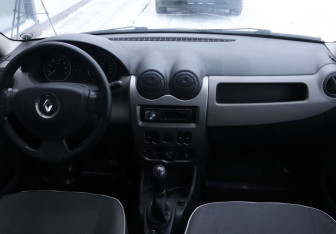 Подержанный автомобиль Renault Logan Sedan 2012 года (15 фото)