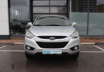 Подержанный автомобиль Hyundai ix35 2012 года (8 фото)