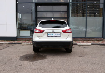 Подержанный автомобиль Nissan Qashqai 2017 года (4 фото)