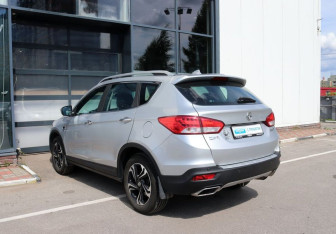 Подержанный автомобиль DongFeng AX7 2018 года (3 фото)
