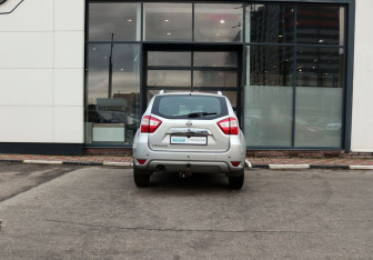 Подержанный автомобиль Nissan Terrano 2017 года (4 фото)