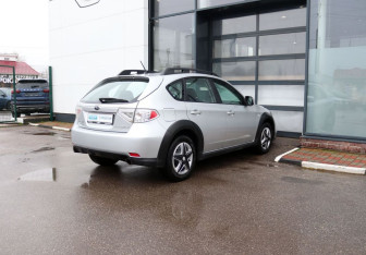 Подержанный автомобиль Subaru Impreza Hatchback 2010 года (5 фото)