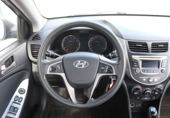 Подержанный автомобиль Hyundai Solaris Sedan 2015 года (15 фото)