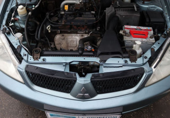 Подержанный автомобиль Mitsubishi Lancer Sedan 2006 года (12 фото)