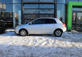 Подержанный автомобиль Toyota Corolla Hatchback 2003 года (2 фото)