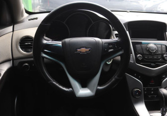 Подержанный автомобиль Chevrolet Cruze Sedan 2011 года (16 фото)