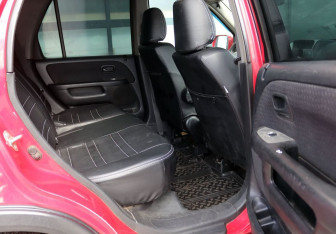 Подержанный автомобиль Honda CR-V 2003 года (10 фото)