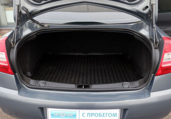 Подержанный автомобиль Renault Megane Sedan 2006 года (11 фото)