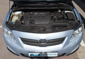 Подержанный автомобиль Toyota Corolla Sedan 2007 года (9 фото)