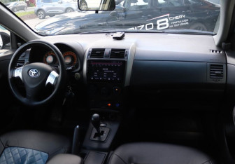 Подержанный автомобиль Toyota Corolla Sedan 2007 года (14 фото)