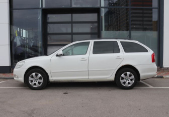 Подержанный автомобиль Skoda Octavia Wagon 2012 года (2 фото)