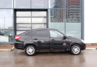 Подержанный автомобиль LADA (ВАЗ) Granta Liftback 2015 года (8 фото)