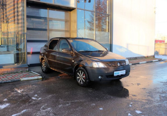 Подержанный автомобиль Renault Logan Sedan 2009 года (7 фото)
