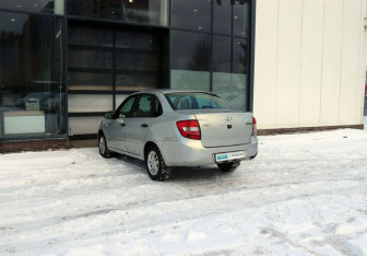 Подержанный автомобиль LADA (ВАЗ) Granta Liftback 2017 года (3 фото)