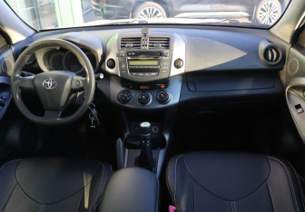 Подержанный автомобиль Toyota RAV4 2012 года (14 фото)