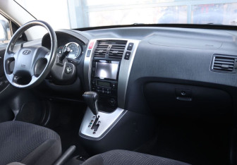Подержанный автомобиль Hyundai Tucson 2008 года (14 фото)