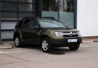 Подержанный автомобиль Renault Duster 2015 года (2 фото)
