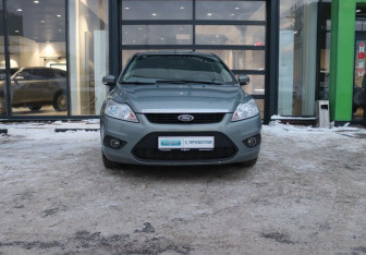 Подержанный автомобиль Ford Focus Hatchback 2009 года (8 фото)