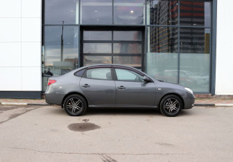 Подержанный автомобиль Hyundai Elantra Sedan 2008 года (6 фото)