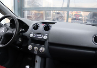 Подержанный автомобиль Mitsubishi Colt Hatchback 2008 года (14 фото)