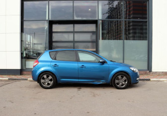 Подержанный автомобиль Kia Ceed Hatchback 2010 года (6 фото)