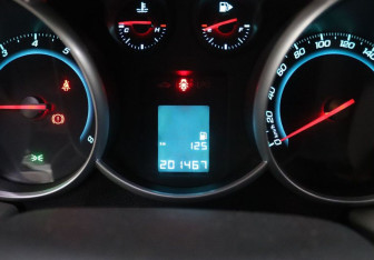 Подержанный автомобиль Chevrolet Cruze Sedan 2014 года (17 фото)