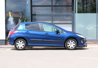 Подержанный автомобиль Peugeot 308 Hatchback 2009 года (8 фото)