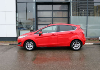 Подержанный автомобиль Ford Fiesta Hatchback 2016 года (2 фото)