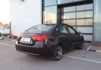 Подержанный автомобиль Hyundai Elantra Sedan 2008 года (5 фото)