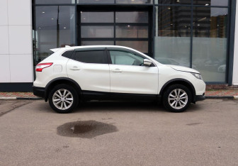Подержанный автомобиль Nissan Qashqai 2017 года (6 фото)
