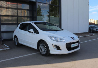 Подержанный автомобиль Peugeot 308 Hatchback 2011 года (7 фото)